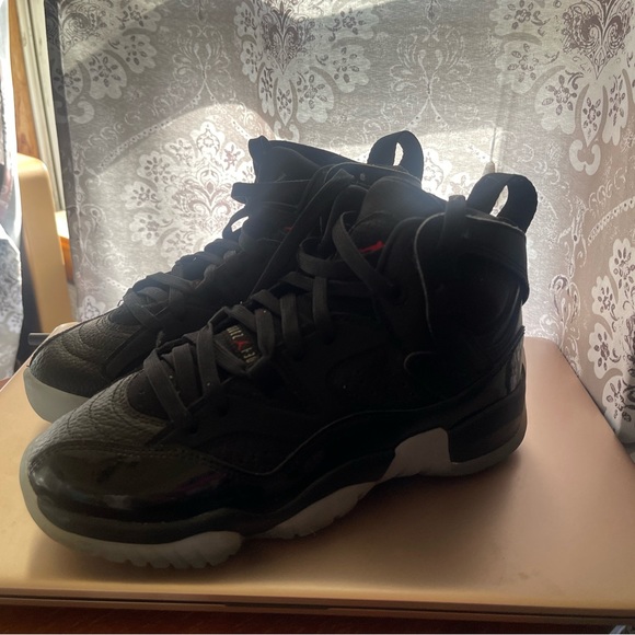 EUC Jordan’s worn about 4 times - Picture 4 of 4